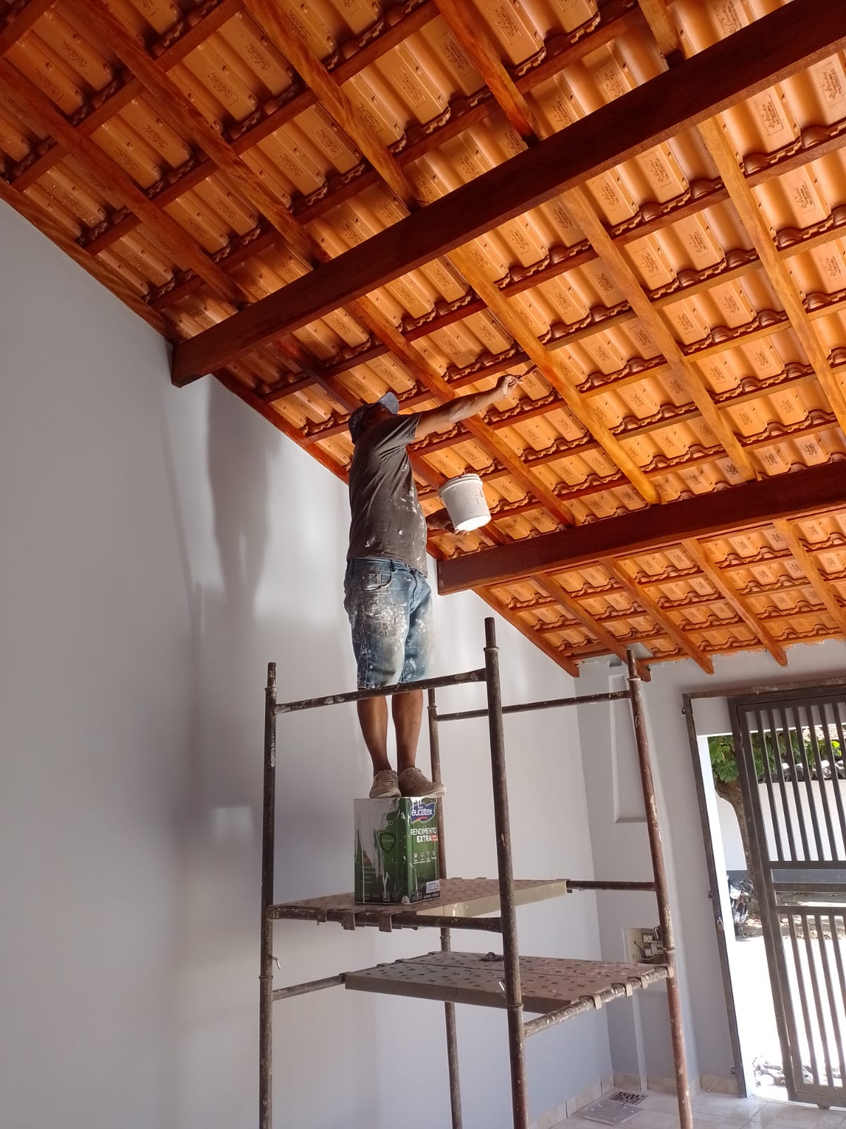 Acabamento em Teto de Madeira